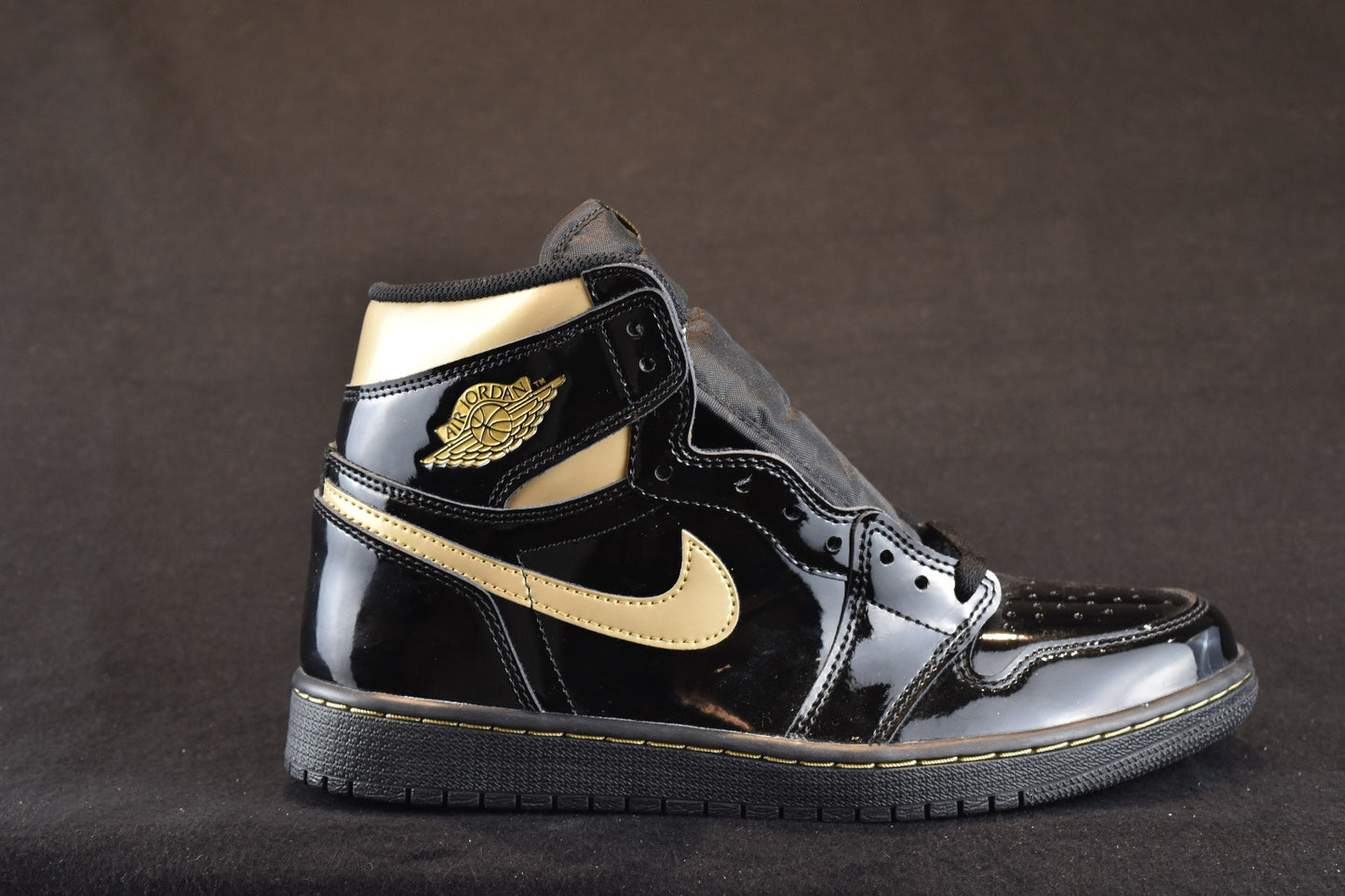 AIR JORDAN 1 RETRO HIGH OG BLACK METALLIC GOLD