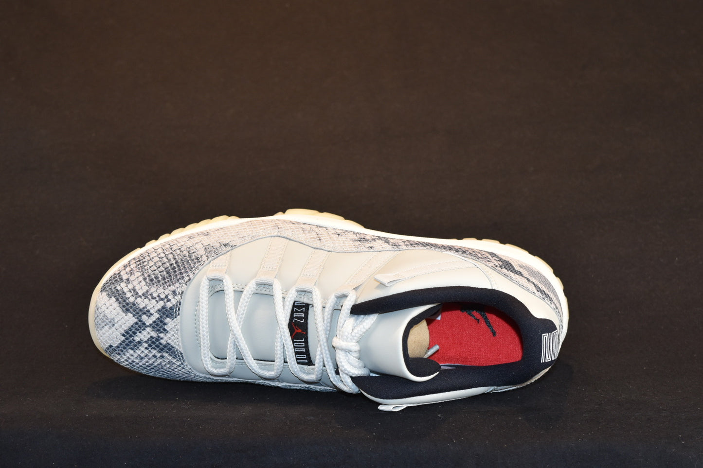 AIR JORDAN 11 RETRO LOW SNAKESKIN LIGHT BONE