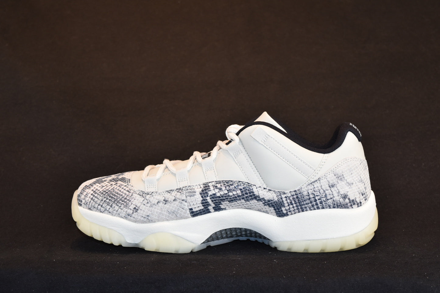 AIR JORDAN 11 RETRO LOW SNAKESKIN LIGHT BONE