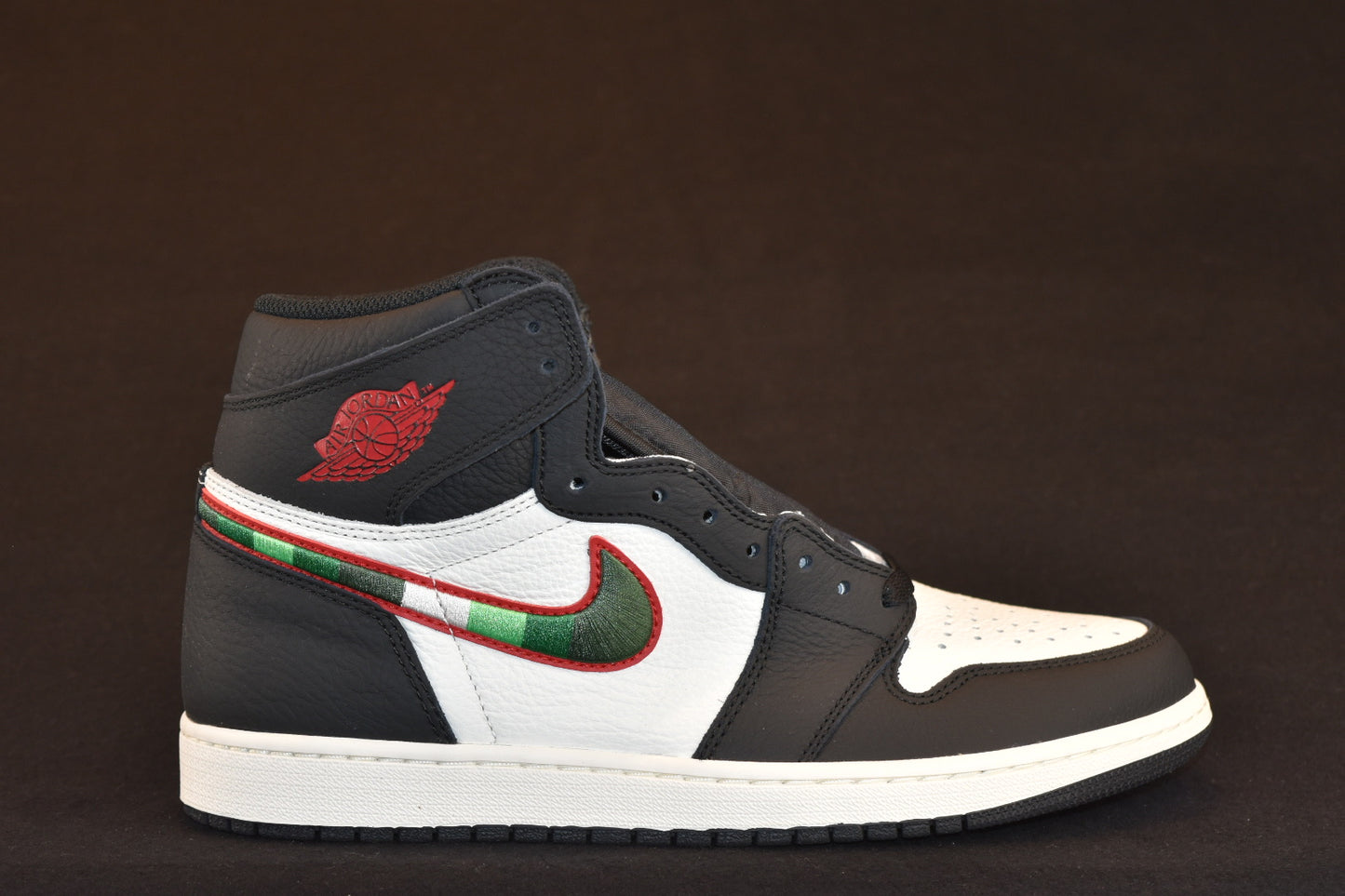 AIR JORDAN 1 RETRO HIGH OG STAR IS BORN