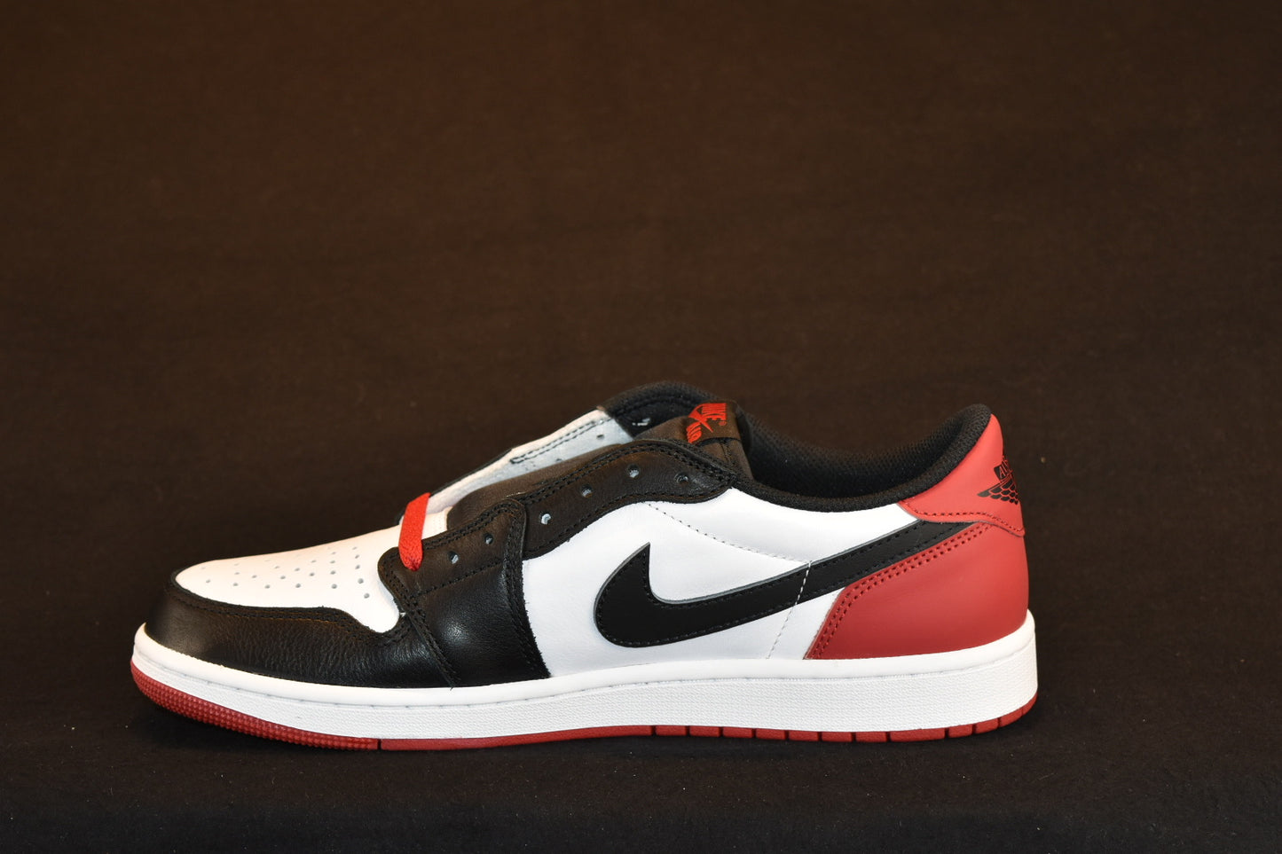 AIR JORDAN 1 RETRO LOW BLACK TOE 2023