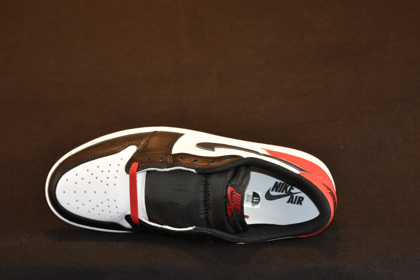 AIR JORDAN 1 RETRO LOW BLACK TOE 2023