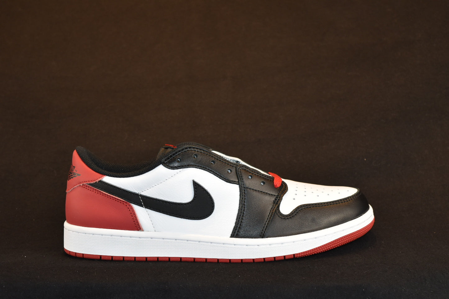 AIR JORDAN 1 RETRO LOW BLACK TOE 2023