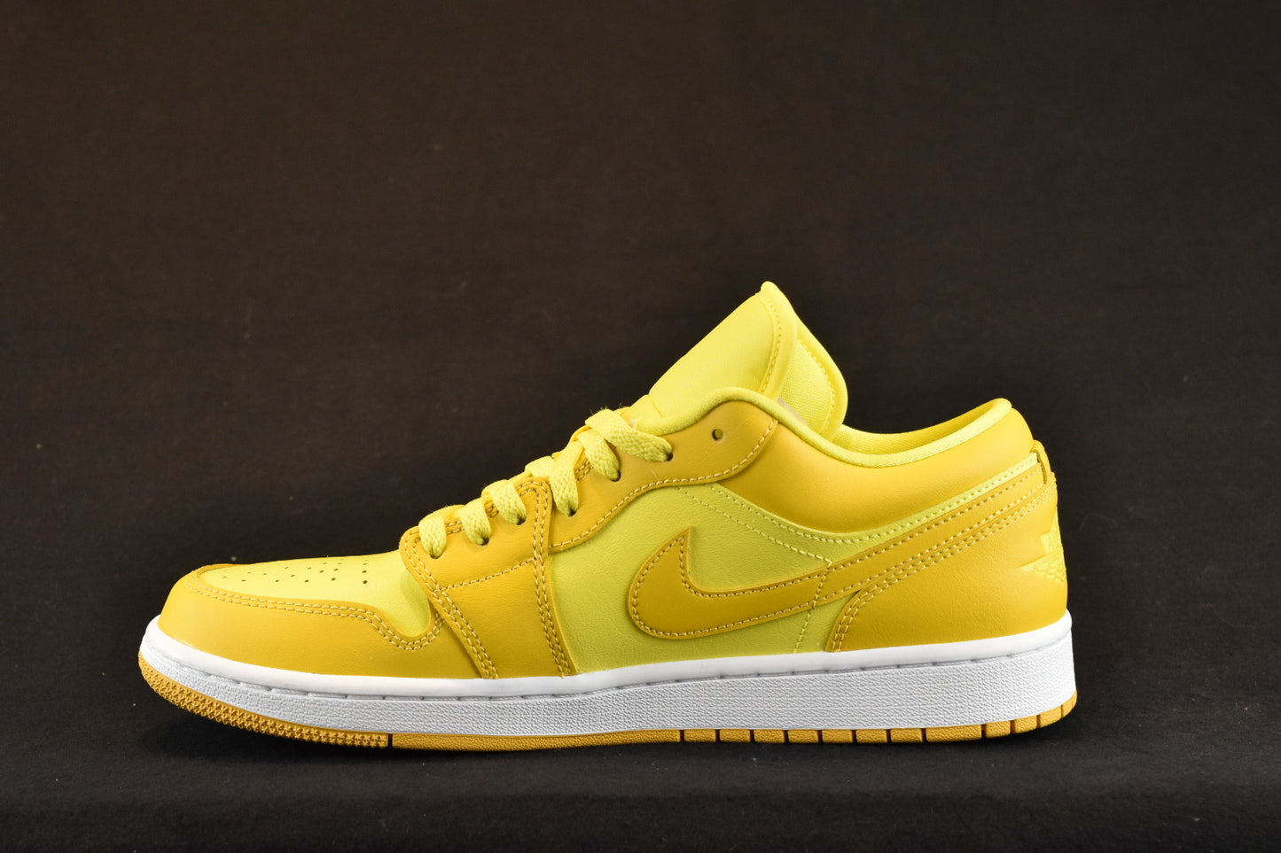 AIR JORDAN 1 RETRO LOW YELLOW STRIKE